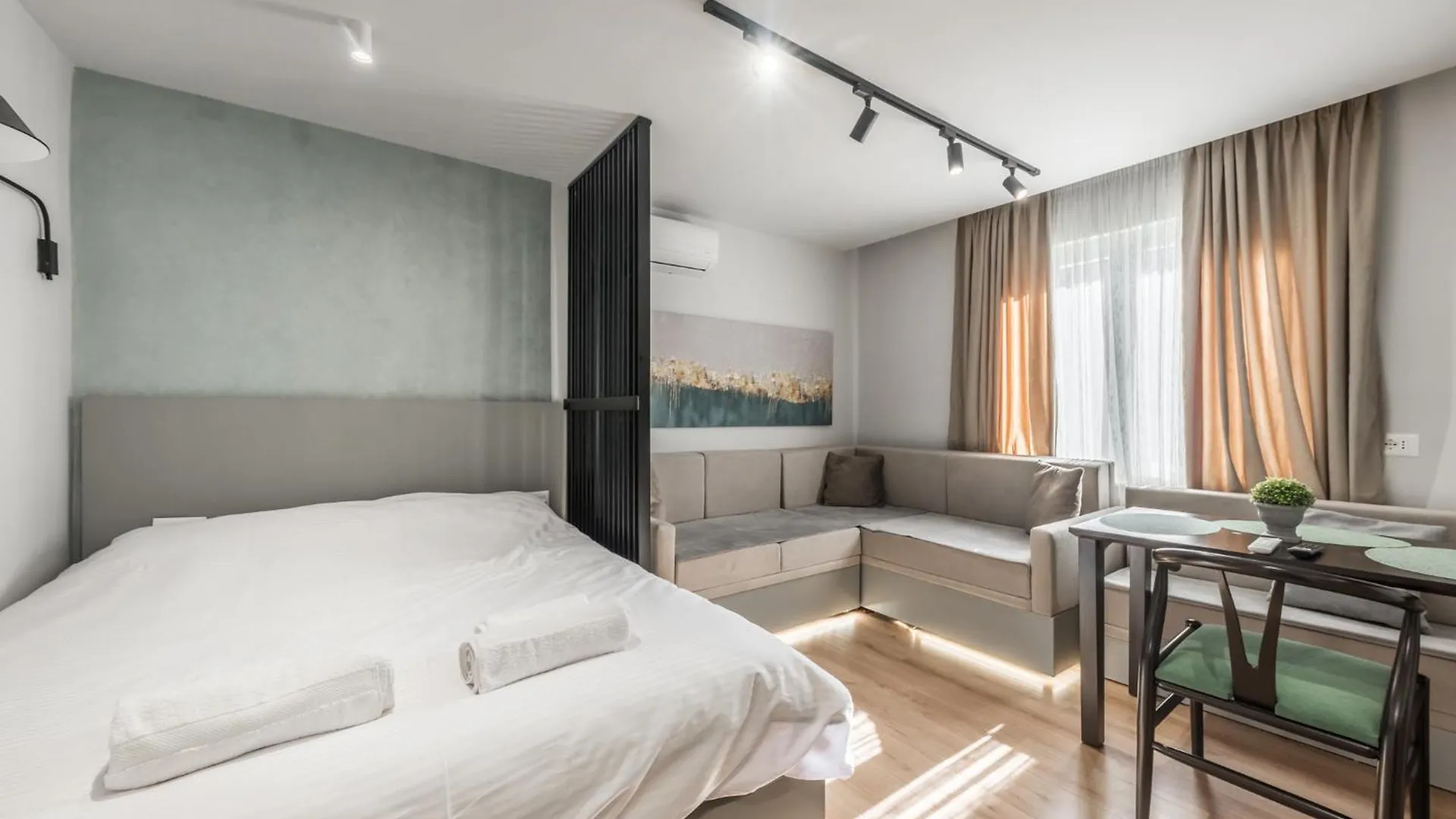Pazari I Ri - Cozy Studio Tirana